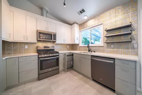 Kitchen - 618 Alamine Dr, Redding, CA 96003 photo 10 of 10