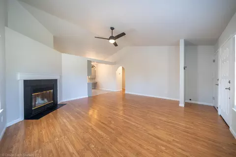 Living - 618 Alamine Dr, Redding, CA 96003 photo 2 of 5