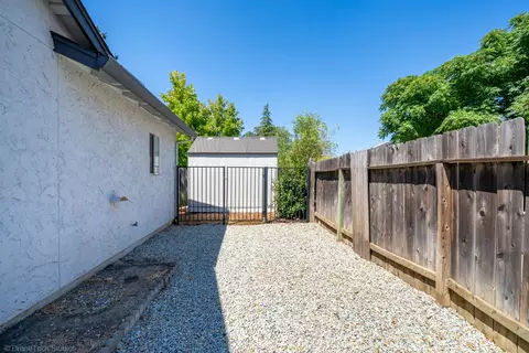 Exterior - 618 Alamine Dr, Redding, CA 96003 photo 25 of 27