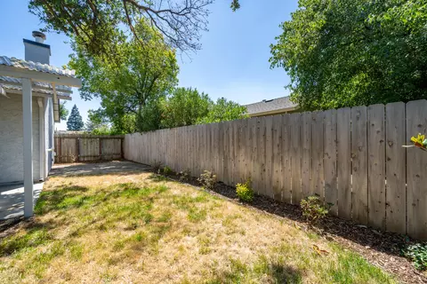 Exterior - 618 Alamine Dr, Redding, CA 96003 photo 8 of 27
