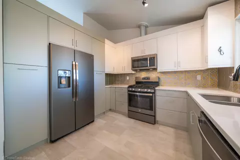 Kitchen - 618 Alamine Dr, Redding, CA 96003 photo 3 of 10