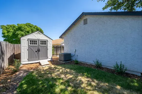 Exterior - 618 Alamine Dr, Redding, CA 96003 photo 15 of 27