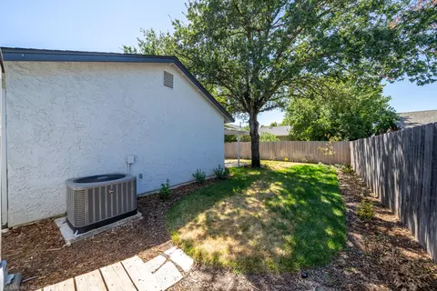Exterior - 618 Alamine Dr, Redding, CA 96003 photo 18 of 27