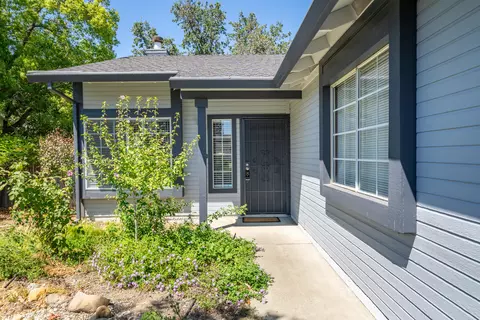 Exterior - 618 Alamine Dr, Redding, CA 96003 photo 4 of 27