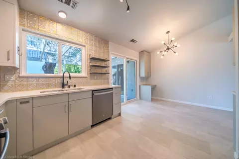 Kitchen - 618 Alamine Dr, Redding, CA 96003 photo 6 of 10