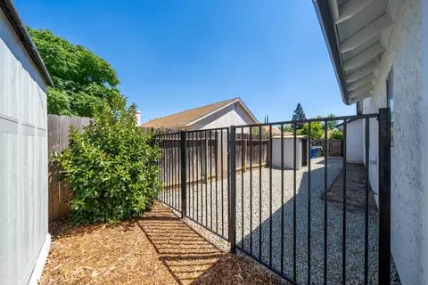 Exterior - 618 Alamine Dr, Redding, CA 96003 photo 20 of 27