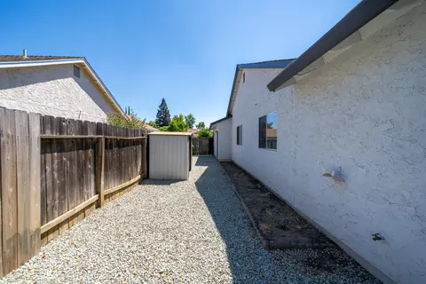 Exterior - 618 Alamine Dr, Redding, CA 96003 photo 21 of 27