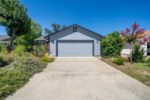 Exterior - 618 Alamine Dr, Redding, CA 96003 photo 3 of 27