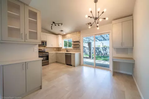 Kitchen - 618 Alamine Dr, Redding, CA 96003 photo 1 of 10