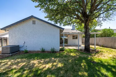 Exterior - 618 Alamine Dr, Redding, CA 96003 photo 13 of 27