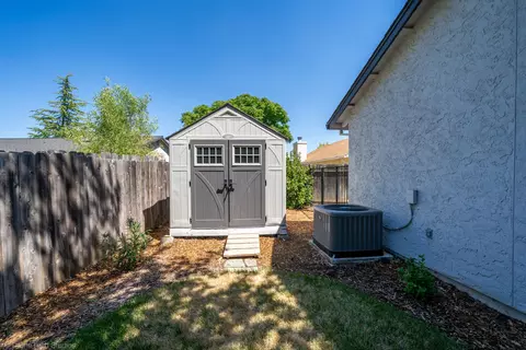 Exterior - 618 Alamine Dr, Redding, CA 96003 photo 16 of 27