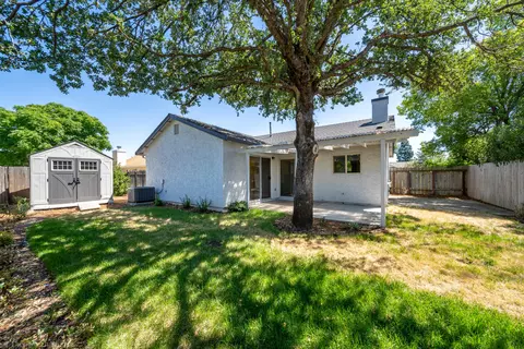 Exterior - 618 Alamine Dr, Redding, CA 96003 photo 12 of 27