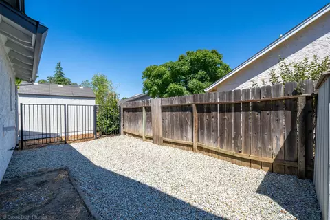Exterior - 618 Alamine Dr, Redding, CA 96003 photo 24 of 27