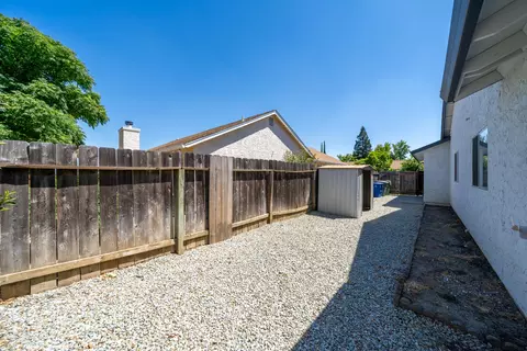 Exterior - 618 Alamine Dr, Redding, CA 96003 photo 22 of 27