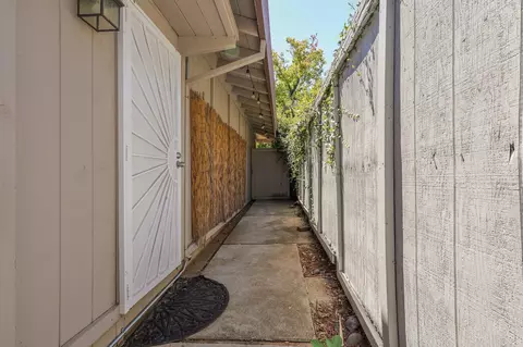 1890 Manchester Dr, Redding, CA 96002 photo 37