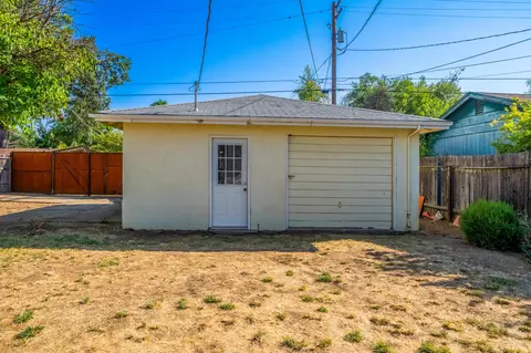 Exterior - 745 Gold St, Redding, CA 96001 photo 8 of 11