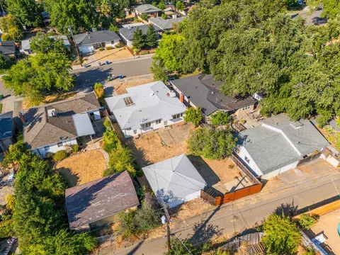 View/Area - 745 Gold St, Redding, CA 96001 photo 2 of 5