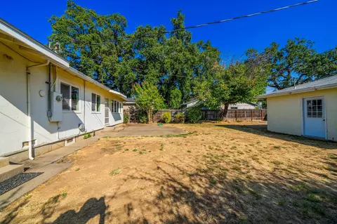 Exterior - 745 Gold St, Redding, CA 96001 photo 7 of 11