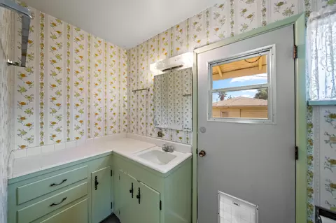 Bath - 745 Gold St, Redding, CA 96001 photo 1 of 3