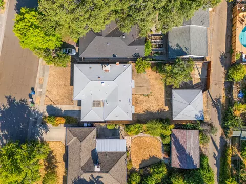 View/Area - 745 Gold St, Redding, CA 96001 photo 3 of 5