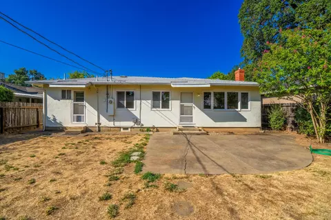 Exterior - 745 Gold St, Redding, CA 96001 photo 4 of 11