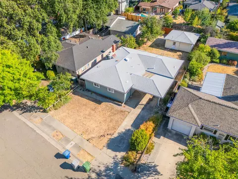 View/Area - 745 Gold St, Redding, CA 96001 photo 4 of 5