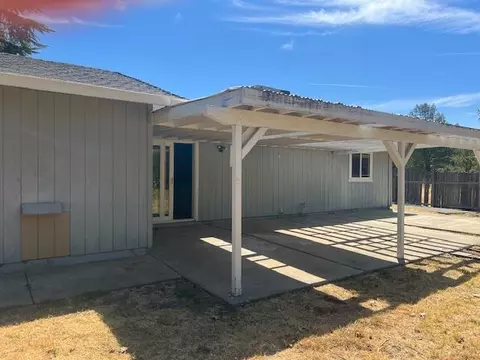 Exterior - 4211 White River Ct, Redding, CA 96003 photo 4 of 6