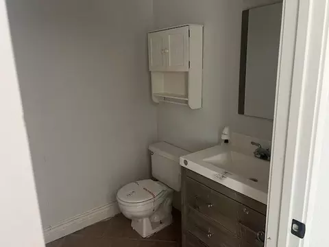 Bath - 4211 White River Ct, Redding, CA 96003 photo 2 of 2