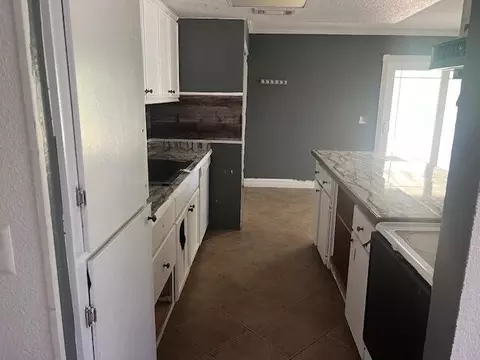 Kitchen - 4211 White River Ct, Redding, CA 96003 photo 3 of 4
