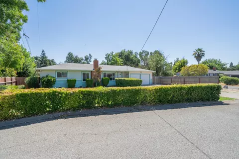 5035 Huntington Dr, Redding, CA 96002 photo 3