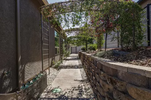 Exterior - 4612 Kilkee Dr, Redding, CA 96001 photo 15 of 20
