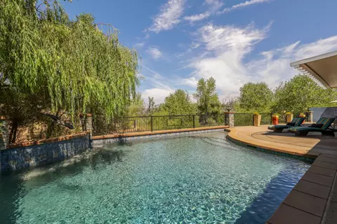 Exterior - 4612 Kilkee Dr, Redding, CA 96001 photo 14 of 20