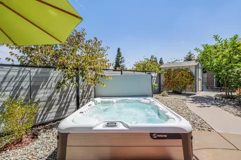 Exterior - 4612 Kilkee Dr, Redding, CA 96001 photo 10 of 20