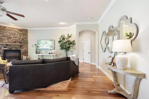 Entry Way - 4612 Kilkee Dr, Redding, CA 96001 photo 2 of 3