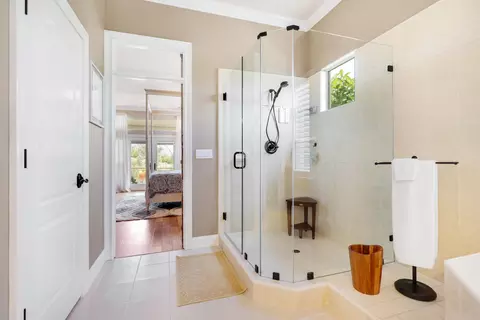 Bath - 4612 Kilkee Dr, Redding, CA 96001 photo 4 of 6