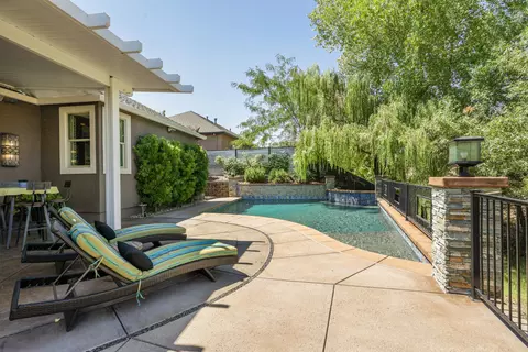 Exterior - 4612 Kilkee Dr, Redding, CA 96001 photo 7 of 20