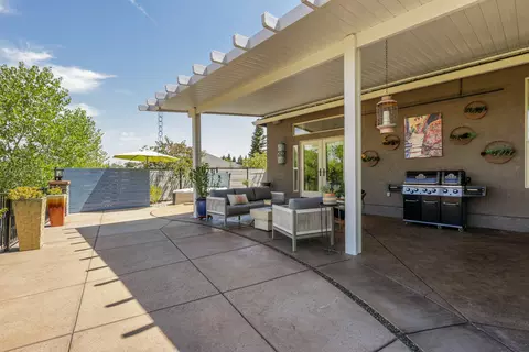 Exterior - 4612 Kilkee Dr, Redding, CA 96001 photo 9 of 20