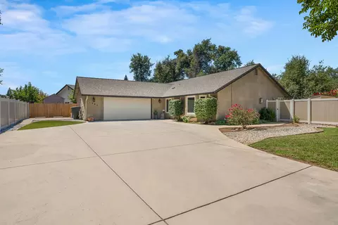 1305 Madewood Ln, Redding, CA 96002