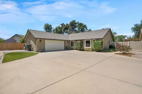 1305 Madewood Ln, Redding, CA 96002 photo 2
