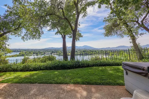 View/Area - 1955 Bechelli Ln, Redding, CA 96002 photo 4 of 7