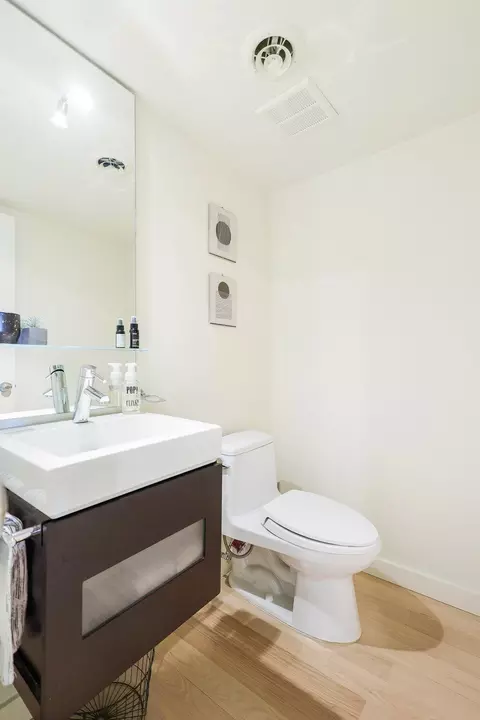 Bath - 1955 Bechelli Ln, Redding, CA 96002 photo 1 of 5