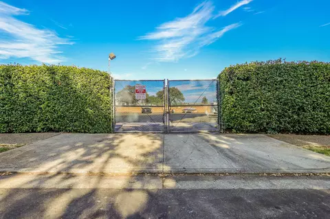 Exterior - 1955 Bechelli Ln, Redding, CA 96002 photo 4 of 4