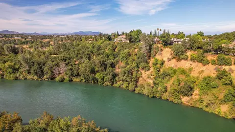 View/Area - 1955 Bechelli Ln, Redding, CA 96002 photo 6 of 7