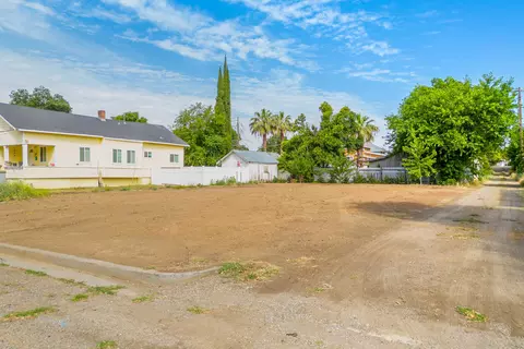 1038 Oak St, Red Bluff, CA 96080