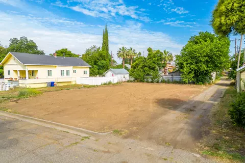 1038 Oak St, Red Bluff, CA 96080 photo 2