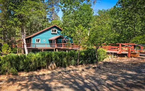 805 E Weaver Creek Rd, Weaverville, CA 96093
