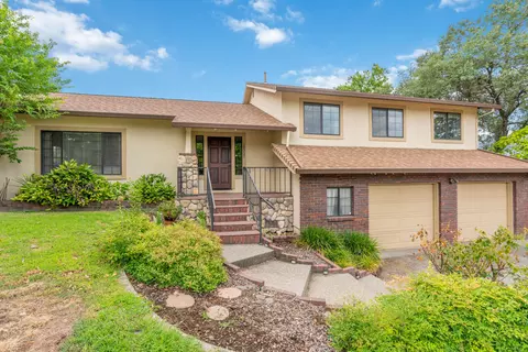 19227 Hollow Ln, Redding, CA 96003