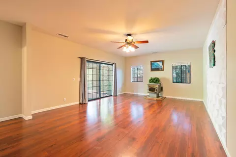 Living - 19227 Hollow Ln, Redding, CA 96003 photo 2 of 3