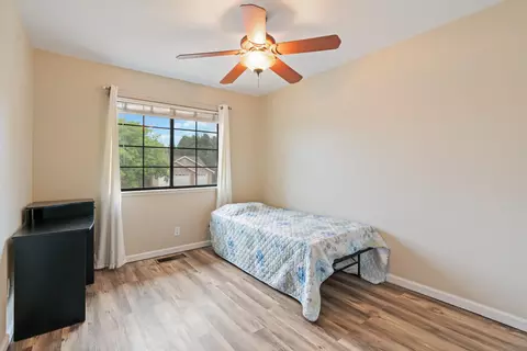 Bedroom - 19227 Hollow Ln, Redding, CA 96003 photo 1 of 5