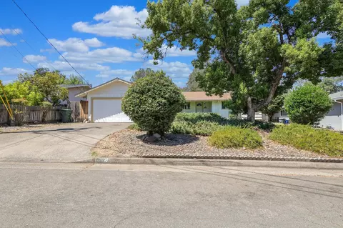 4662 Lookout Ct, Redding, CA 96001 photo 2